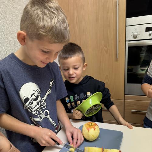 Äpfel schneiden