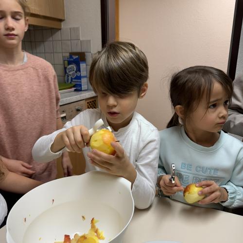 Äpfel schälen